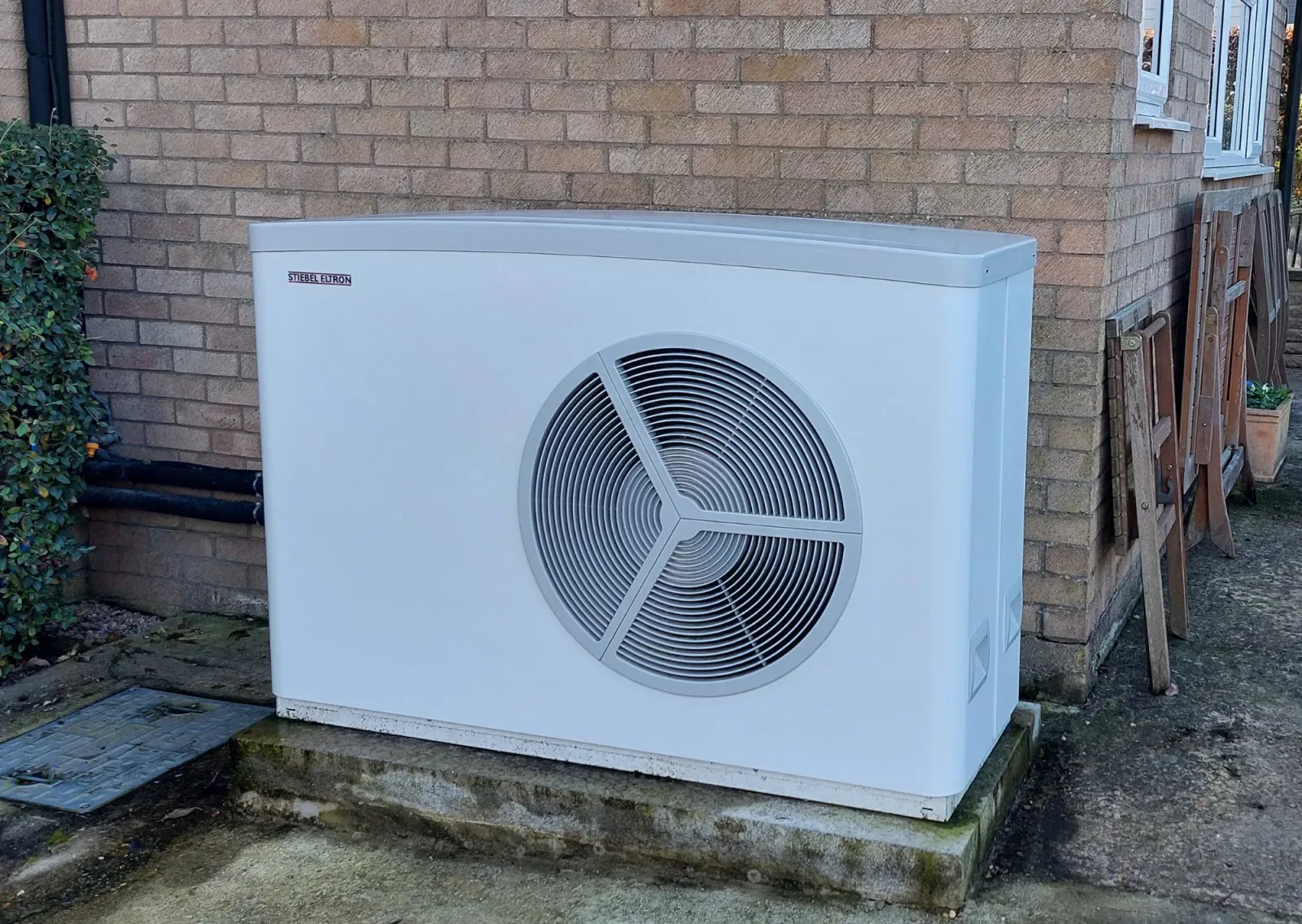 Stiebel Eltron air source heat pump at the Roberts home