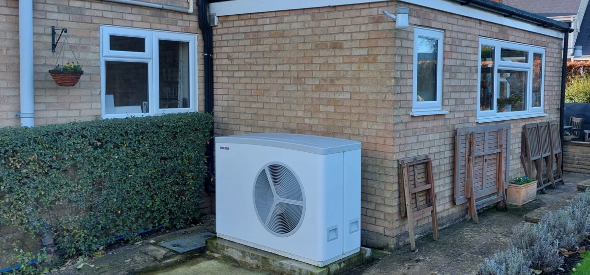 Heat pump installation for Roberts CB8